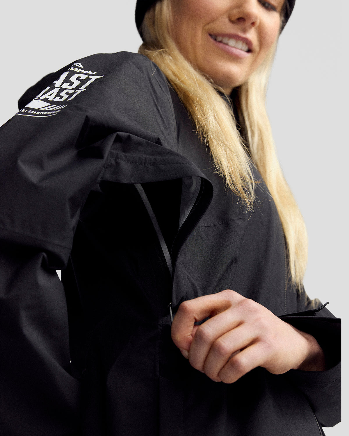 b0476_o4w_coast_to_coast_trailhead_stretch_raincoat_womens_d_1600x2000_2a2e340_1762828379000